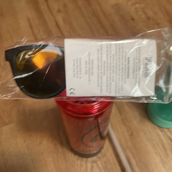 COPY - 2 new VSPink water bottles with tags never used one came with VSPink sun… - Picture 6 of 7